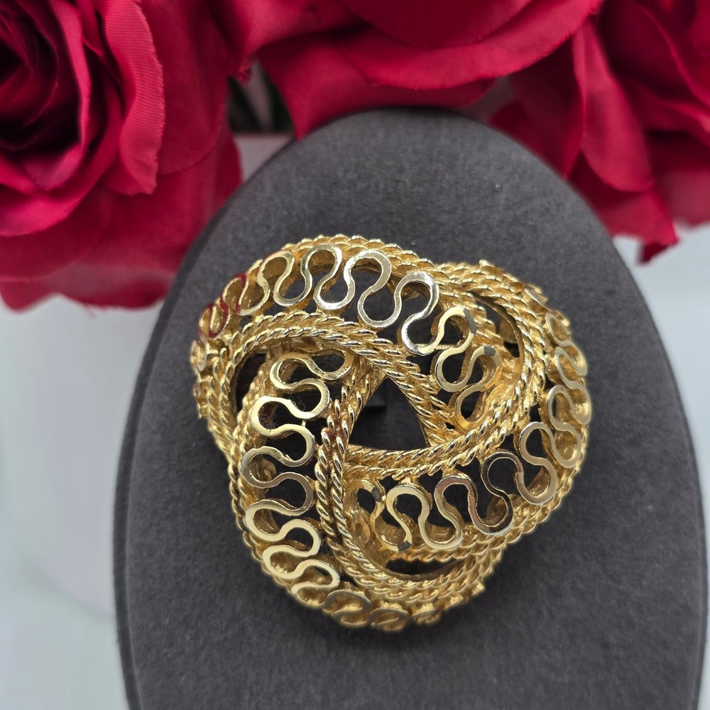 Boucher Vintage Gold Tone Interlaced Openwork Knot Brooch 9126P Designer Pin